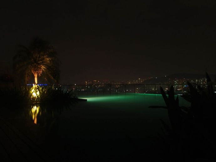 mumbai_hi_rooftop_pool_night